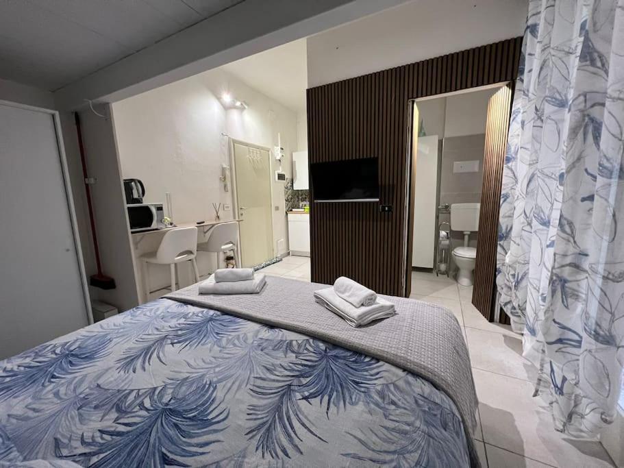 Tiny & Cosy Studio Flat In Комо Екстериор снимка